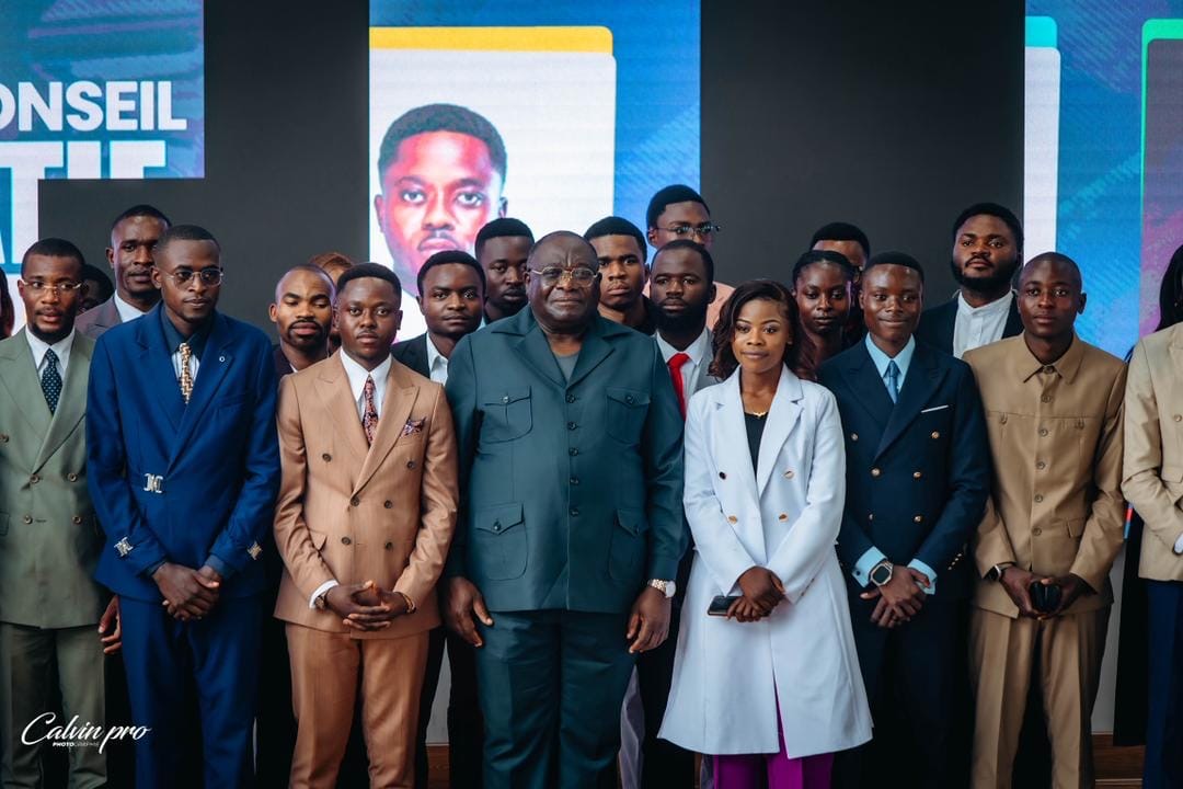 Photo de groupe lors d’une rencontre universitaire