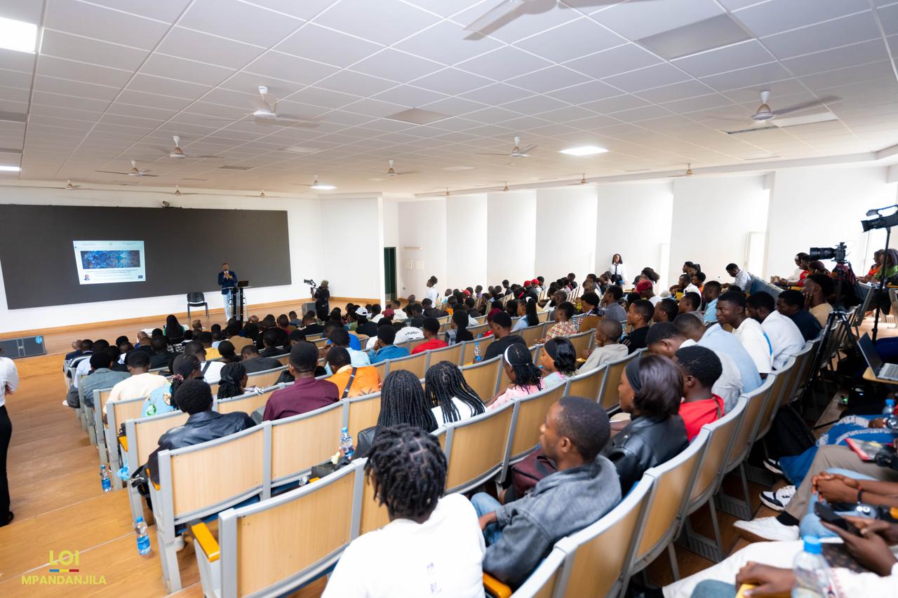 Participants à une rencontre académique de l’Université de Kolwezi
